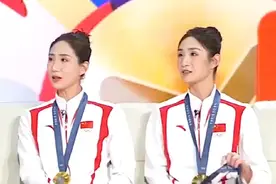 #单依纯 奥运冠军 花游姐妹王柳懿和王芊懿 被问到有什么计划时表示：回国想看演唱会，提到想看单依纯的演唱会@单依纯