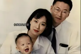 1992年，李敖和妻子王小屯的合影！李敖的前妻是女明星胡因梦，两任妻子都很漂亮！#李敖 #胡因梦 #老照片 #历史人物