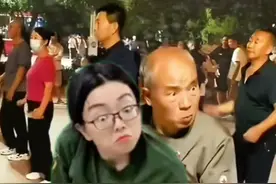 不愧是“父女”俩！舞蹈动作节奏终于同步了😂😂#搞笑父女 #没点本事都跳不了这舞 #这舞姿这步伐 #这舞蹈感染力无敌了 #这操作也是没谁了😂😂 @抖音短视频 @DOU+小助手视频封面