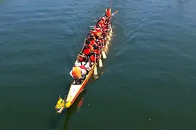 西安汉城湖景区为端午节准备的精彩的龙舟竞赛，正在紧罗密布的训练中…#我的城市由我拍 #龙舟争渡过端午 #各地龙舟赛氛围感拉满了 #赛龙舟赛的就是这份气势 #西安热门打卡地推荐视频封面