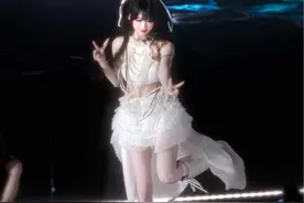 体验女爱豆的第一天 打歌舞台视频封面