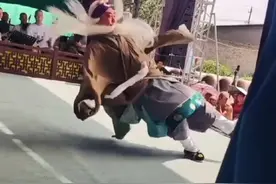 六十多岁的戏曲演员这几下摔的真漂亮 #戏曲 #弘扬戏曲文化 #青年戏曲传播者 #豫剧 #谁说戏曲不抖音 @抖音 @抖音短视频 @DOU+小助手