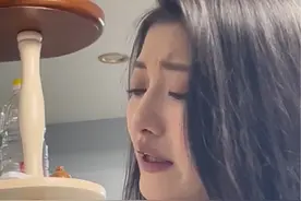 姐弟俩打闹大人不要参与，不要去劝老大让着小的，都是第一次做人，凭什么要让呢？#互相伤害的日常 #都委屈#大姐姐小弟弟日常视频封面