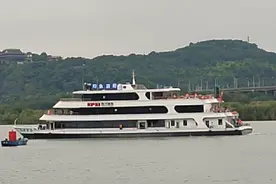 南充嘉陵江的游船与小艇视频封面