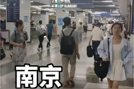 为进一步提升南京地铁线网晚间服务水平，自2024年10月12日起，南京地铁部分线路实施周五、周六常态化延时运营（逢法定节假日另行安排），5、7号线待全线贯通后再进行运营时间调整。#南京地铁最新调整视频封面