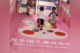 这行为太危险了，一定要告诉自家小朋友，有些事情，是万万不能尝试的。#熊孩子 #危险动作请勿模仿视频封面