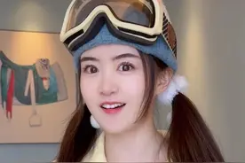 影石 Insta360 X5 全景相机测评！使用一个月后感受 从一代的 Insta360 One X 一直用到现在的五代 X5，我也算是影石的资深用户了，提前一个月试用了产品，给大家测评一下用新款 X5 拍摄滑雪到底好不好用～#影石X5 #全景相机 #全景相机还是太全面了