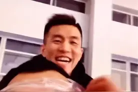 休赛期重温辽篮那些快乐的瞬间，郭艾伦&韩德君相爱相杀名场面，太欢乐了！#郭艾伦 #韩德君 #辽宁男篮视频封面