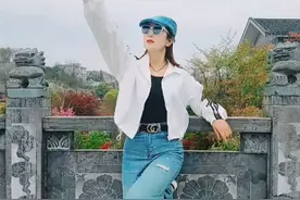 春季出游，分享几个简单易学的护栏拍照姿势，喜欢一起学起来#女生出门游玩拍照姿势盘点 #爱拍照爱生活 #拍照姿势 #拥抱春天的风景