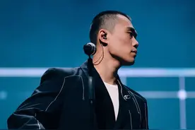 感谢东方风云榜给予我的荣誉。 10年，能一直唱歌，是幸运，很幸福。 “他决定开始，只往自己身体里跳” #现场版live #东方风云榜 #东方风云榜音乐盛典视频封面