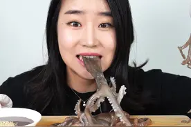 新鲜的生章鱼🐙刺身 口感很脆，有嚼劲，非常好吃😋 #最爱吃海鲜