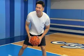 再枯燥的工作中找乐子！你以为我很快乐吗？#曹岩 #曹岩传媒视频封面