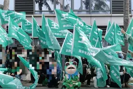 为了应援，摩托姐姐真是用尽了所有力气和手段#王一博粉丝不会放过任何一个应援机会视频封面