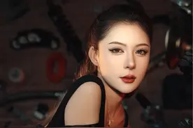 “生活给我们巴掌 躲着暗自爽” #拍摄花絮 #雨夜不带刀视频封面