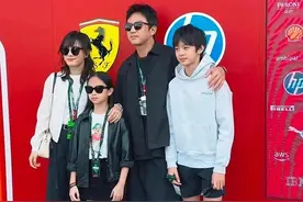 孙俪在婚姻九周年的时候写到： 今天我们结婚9年了， 我仔细想了一想，我们两个能生活在一起，其实挺不容易的。 . 他是个夜猫子，我喜欢早睡早起；他是个无辣不欢的人，我饮食清淡；他喜欢住北京，我喜欢住上海；他喜欢每天和人聊天，爱表达，我喜欢安静不说话；他不喜欢运动，我喜欢运动；他爱喝冰咖啡，我爱喝热茶；他爱哭，我喜欢平静的情绪；他做事太随性，没有计划，我每天过着非常规律的生活；他开车不记路，我的脑子就是活地图；他记性差，我记性好；他怕热，我怕冷。 . 然而....就这样的两个人，在一起认识14年，结婚9年，有了两个孩子，一个8岁，一个6岁！ 因为爱，他住到了上海，吃起了清淡健康的食物，尽量会做到早睡早起，一起做运动，只要有时间就去学校接送孩子，每天一起喝杯热茶，晒晒太阳....自己还买了一本笔记本，写起了自己的生活、工作、计划，以免自己记性不好，总忘事情。他一直在改变， 为家而变！ . 现在的我们，过着每天早睡早起，一起喝普洱，他看书，我写字，晒太阳，聊理想，他喜欢做导演，我喜欢做演员的理想生活！ 时间飞快，唯有爱是永恒！ 不得不说孙俪是深谙夫妻相处之道的，她是一个极其自律的人，每天要么写书法、要么养生、要么运动，但是却从来不要求邓超跟她一样，而是用日复一日的行动影响着对方。#孙俪 #邓超孙俪 #婚姻 #幸福的样子视频封面