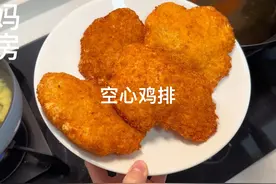 鸡胸肉加土豆，炸成了空心鸡排，搭配咖喱还不错呢！