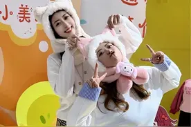 姐妹成对，快乐加倍❤️👭#姐妹 #一起长大一起玩耍 @小白鸽-邹佳旭视频封面