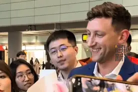 无偿捐赠日军侵华罪行相册，美国小伙埃文·凯尔抵达中国，一落地就被中国人的热情感动了视频封面