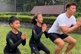 从小陪伴着孩子们成长，背后的支撑就是无微不至的爱。@安踏儿童 #安踏儿童撑你上场 #儿童拳击 #儿童紧身衣 #宝爸带娃 #亲子互动视频封面