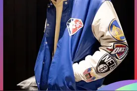 #杜兰特交易或扩大到7支球队 将打破NBA克莱汤普森被交易至独行侠创下的6队交易记录。#dou来NBA #NBA交易 #杜兰特