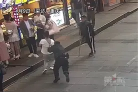 他逃他追，他插翅难飞！#飞扑勇擒网逃人员的民警找到了！ 民警胡磊：冲在第一线，已经刻在骨子里！#网逃人员到重庆旅游被民警飞扑抓获视频封面