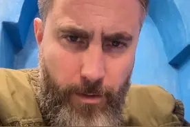 美国人来了，该懂点中国规矩，因为这样才尊重。 美国人来到了中国的社交媒体，他们该学一点中国的文化习俗，我来跟我的老乡们说说。#洋抖难民 #tiktok难民 #tiktokrefugee #tiktok #外国人视频封面
