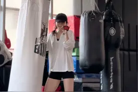 泰拳的三种膝 #日常训练 #泰拳#顶膝 三种膝，你最喜欢哪一种^_^我喜欢第二种… 甚至上步顶膝都喜欢推一下…视频封面