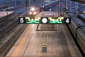 火车票真的是一开售就被抢完了吗？为什么铁路12306显示无票，上了车却发现好多车厢都是空的？这是什么原因呢？#抢票攻略铁路12306 #12306 #绿皮火车 ##火车票