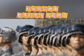 标兵就位画面，整齐的步伐，太震撼了！#标兵就位 #整齐划一步调一致 #军旅