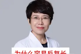 汗斑，也就是花斑癣或花斑糠疹，是一种马拉色菌侵犯皮肤的角质层引起的皮肤感染；马拉色菌是一种嗜脂性酵母，是人体的常见寄生菌，当高温潮湿、多脂多汗、营养不良、慢性疾病、应用糖皮质激素后就会引起马拉色菌由孢子相转为菌丝相并大量繁殖，因此夏季出汗多、出油多就好发病。你也会很烦恼，为什么别人不长，而你一到夏季就发病呢？那是因为本病有一定的遗传易感性，一项问卷调查显示，21%的患者称有花斑癣家族史，你家里父母姊妹是否有类似发病呢？本病一般没有自觉症状，传染性较弱，夫妻密切接触很少传染，因此不必烦恼，积极治疗就行。下一次回答你如何治疗。#汗斑 #花斑癣 #反复发病 #汗斑发病原因 #张春敏视频封面