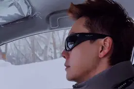 #陈伟霆 冬日滑雪vlog，沉浸式吹头发，吃饭开车健身，坐缆车和单板双板滑雪#滑雪 #vlog #沉浸式 #冬天视频封面