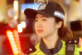 莉莉队长碰到了会唠嗑的小哥哥#陆家嘴女警 #警察 #街拍 #搭讪 #平安守护视频封面