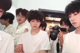 陈奕恒｜给小智过生日的一只酷哥帅哼😎五练64cut1#陈奕恒