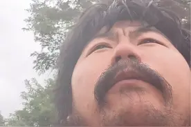#拾荒捐百万残疾人胡雷称手机已找到，资料都在，一个老人捡到了拒绝了报酬。#胡雷手机找到#热点视频封面