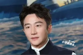 #黄轩笑称和邓为李昀锐拍狐狸行动 2025大爆电影真的来了🦊期待！#黄轩 #李昀锐 #邓为 #电影蛟龙行动视频封面