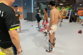 腹部抗击打训练，男人的快乐有时候也很简单，简单多好😊😊😊视频封面
