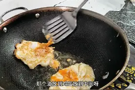教老公做煎蛋，中午吃鸡蛋面，简单又美味#美食#荷包蛋面做法