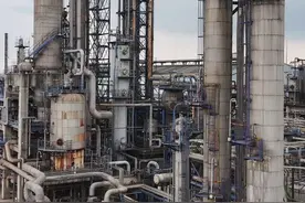 这里就是曾经红极一时的四川化工厂，人们习惯称之为川化，可以毫不夸张的说，没有川化就没有今天的青白江……#四川dou知道 #航拍四川 #青白江