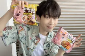 拍戏间隙来嗦面，解锁我的剧组新搭子#loopy炸酱面 #八道炸酱面