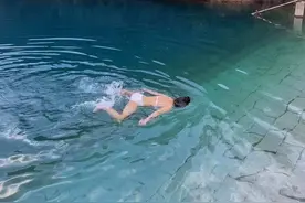 别看泳姿看水质#游泳 #野泳 #一起来玩水 #自律 #运动女孩视频封面