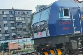 都说火车司机工资高，看看火车司机是如何工作的吧#铁路 #火车司机