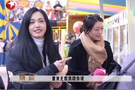 《以美之名》福利花絮已送达，快来看看乔杨#姚晨 和周静雯#贾静雯 的戏外休闲时光~在娃娃机面前，两人的“悲喜”并不相通~ #东方卫视以美之名 #以美之名视频封面
