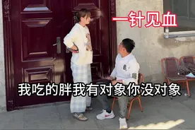 无意间拍到老公和小姑子斗嘴日常，去年的小姑子单身，今年依旧单身，老公专挑小姑子痛处戳！#意想不到的结局 #家庭日常视频封面