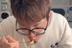 如何给女朋友做超好吃的番茄鸡蛋剪刀面！#冬日与干净饮食的适配度 #干净饮食 #双11寻找吃痴的爱 #夜尽兴吧