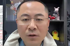 致哪吒汽车公开倡议书！ 致 哪吒汽车南宁、360 周鸿祎、桐乡、宜春等相关股东      哪吒汽车创始人方云舟先生及公司主要领导董事会成员的紧急倡议公开书（以上排名不分先后）      ----危局之下用户安全和用户信任之名，恳请立即行动您好：我们是哪吒汽车的车主群体，怀着对国产品牌哪吒汽车的信任与支持，我们选择了哪吒汽车。我们深知公司目前面临危机并正积极开展自救措施，部分取得进展利好市场。       写下这封公开信时，许多哪吒车主被迫将故障车辆趴窝在家或停在当地 4S 门店少则 1-2 个月，多则 5 个月之久。通勤受阻、家庭出行计划搁浅，工作生活计划彻底被打乱。              作为曾经坚定支持哪吒汽车的用户，从去年年底至今部分车主不得不面对自己的车辆不能开。      现状是：质保期内无配件免费修，自费高价有人修，甚至无人问津，趴窝车辆问题久拖不决的现状，焦虑与失望已逼近部分车主甚至全家的情绪临界点。我们深知，此刻要求企业如常履行所有用户责任或许艰难，但针对今天部分车主的趴窝车辆放任漠视，若放任问题发酵，用户与企业都会受到巨大的伤害，车辆的本质属性是能跑能开。        为此我们以最迫切的心情提出以下诉求，望公司于 72 小时内公开回应并启动应急解决方案。  1、成立董事会高级别成员督办趴窝汽车最高级别处理小组，统计梳理全国趴窝车主车辆信息，并每日公开处理进展。  2、全国维修力量响应：立即调配技术骨干，责任到店、到人，调配零部件，对趴窝车辆实行一对一抢修，力争 15 个工作日内介入并解决。  3、启动补偿基础损失关怀承诺：对趴窝时长严重车主，给予三个月内基础补偿到位承诺。  4、品牌责任公开承诺，对于趴窝车辆践行负责承诺。      我们深刻理解企业在目前的现状下需要时间，但车辆故障引起趴窝问题比起其它一切问题都经不起消耗，特别是信任。     哪吒本是三头六臂披荆斩棘，无畏逆战，我们坚信哪吒会在各方力量的支持下浴火重生，也相信企业能以 22 年颠覆行业的魄力，重拾为人民造车的初心和承诺。     同时我们也呼吁那些正常行驶的用户对于一些其它方面的权益可以暂缓诉求，优先让公司腾出精力解决趴窝车主的问题。我们期待哪吒人能克服一切困难，继续为民族汽车工业高质量发展贡献自己的力量。 此敬迫切期待立即行动  2025 年 3 月 28 日 #创作灵感 #哪吒汽车