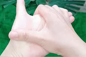#手部穴位按摩 #手指操作用大 #多活动手指的好处 #缓解手麻手抖的锻炼操推荐 #每天坚持锻炼会有不一样的收获视频封面