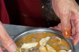 厦门同安70岁老爷爷做沙茶面，10元一碗，份量好足，味道挺好 #路边摊美味 #省饭课代表 #人间烟火 #抖音美食推荐官 #厦门美食视频封面