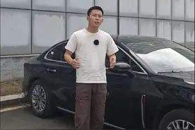 很多新手司机都不知道，我们的车上其实还隐藏着三个，非常好用的点位，用好了的话，不仅能够帮助我们提升车感，还能够有效的避免刮蹭，今天呢，我就全部分享给你，这期视频是一期实操讲解，非常实用的一些技巧，建议大家多看两遍#每天一个用车知识 #驾驶技巧 #抖音汽车 #新手上路 #开车技巧视频封面
