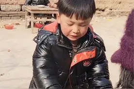 看哭了#百孝善为先 #孝心传递 #爹妈老了别嫌弃 #爹娘的恩情还也还不够视频封面