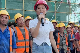 工地我有工地的欢乐，休息时间老板娘给工友们来一首！大家觉得好听吗？#改编歌曲